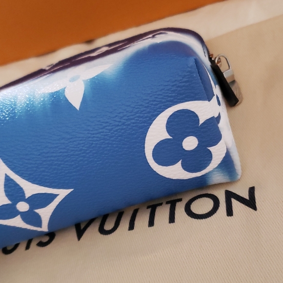 Louis Vuitton Escale Blue Cosmetic Toiletry Pouch Giant Flower Monogram Pochette - Picture 6 of 17